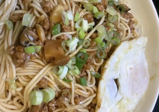 肉燥拌麵