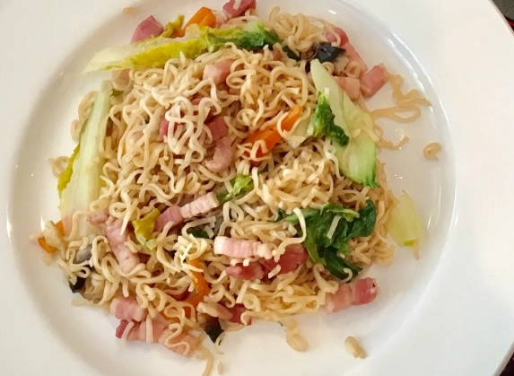 早餐店炒泡麵作法