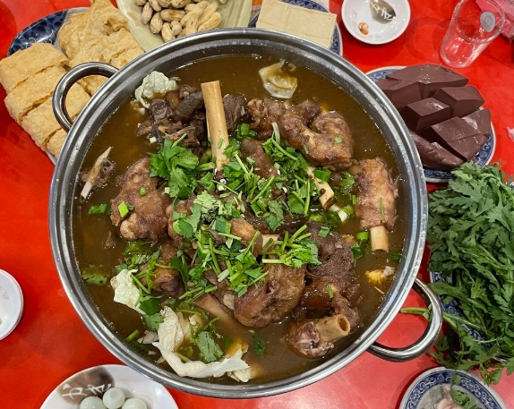 羊肉爐青菜搭配指南：5種必加青菜與讓湯頭更美味的秘訣