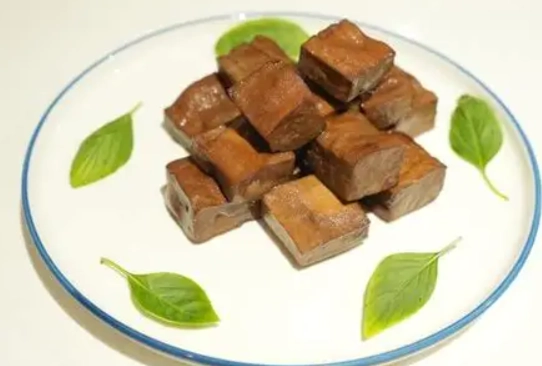 滷白豆乾的靈魂是什麼？內行人才懂的挑選、滷製與美味關鍵