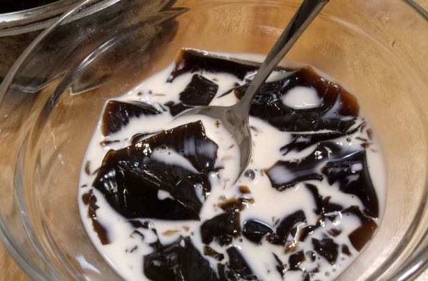 台灣仙草凍奶茶 台灣仙草凍奶茶