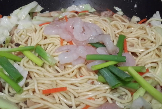 蝦仁炒麵做法