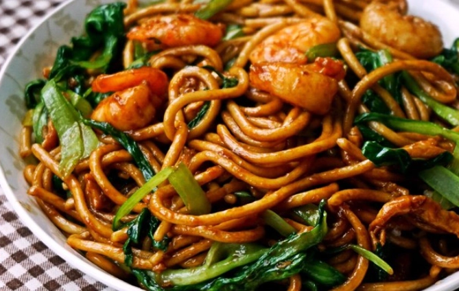 蝦仁炒麵終極指南：從選料到烹飪，台灣人氣店家推薦與常見問題