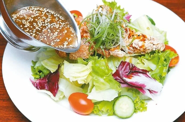 健康沙拉醬推薦：低卡高纖醬料選購指南與自製秘訣