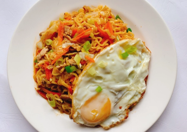 台式炒泡麵終極指南：從家常做法到台北必吃餐廳推薦